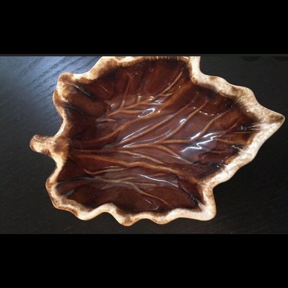 vintage hull pottery Maple Leaf Bowl USA brown